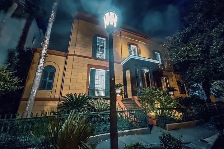 Adults-Only Savannah Ghost Tour: Spirits and Scoundrels Night Walk photo 4