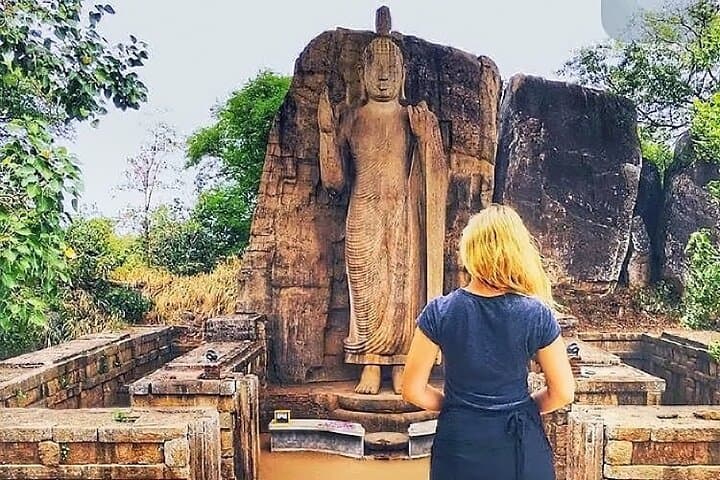 7-Day Sri Lanka Private Driver Tour: Kandy, Nuwara Eliya, Sigiriya & Minneriya Safari