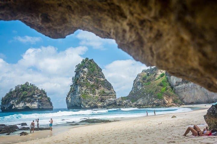 Full-Day East Nusa Penida Tour from Bali — Diamond Beach, Atuh & Molenteng Tree House photo 4