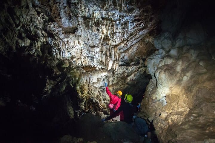 Inside Riverbend Cave: Family-Friendly Crystal and Fossil Walk on Vancouver Island