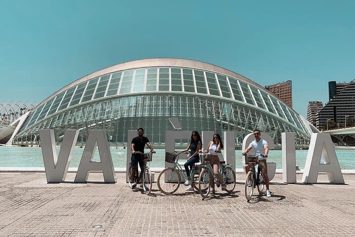 E-Bike Grand Valencia: 3-Hour Turia Riverbed, City of Arts & Beach Private Tour