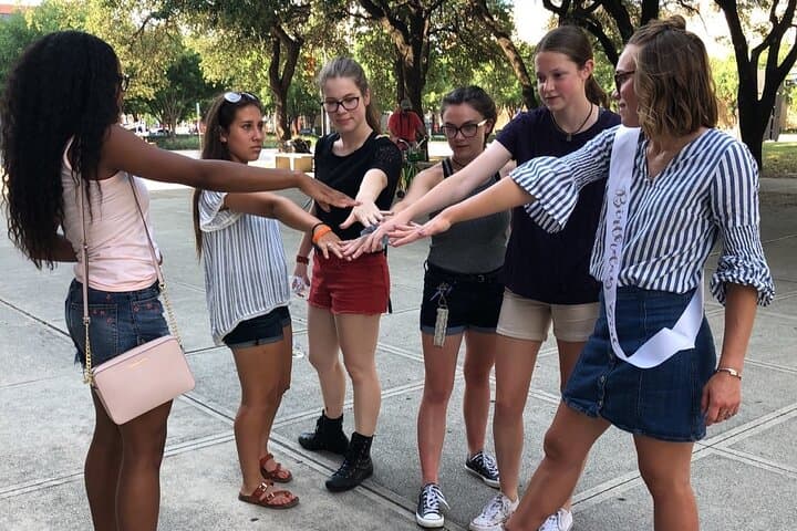 Fun City Scavenger Hunt in New Orleans — Crazy Dash Walking Adventure