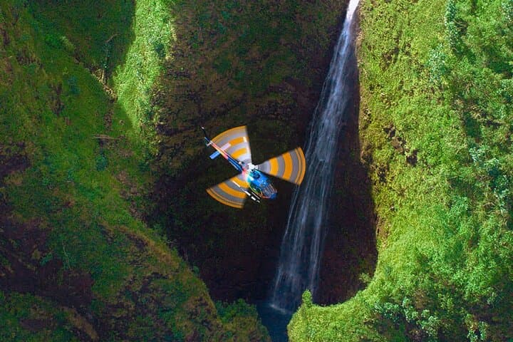 Discover Oahu from Above: 45-Minute Isle Sights Unseen Helicopter Tour photo 3
