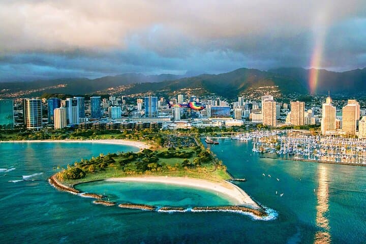 Honolulu City-By-The-Sea 20-Min Helicopter Tour — Doors-Off Photo Flight photo 4