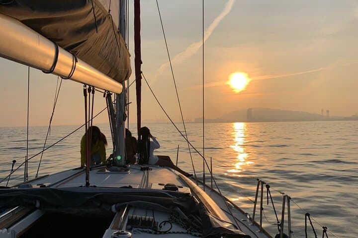 Private Sunset Sailing in Barcelona: 1-Hour Mediterranean Cruise with Drinks photo 3