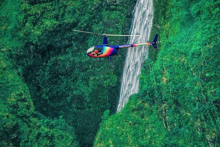 Royal Crown of Oahu Helicopter Tour: A 60-Minute Circle Island Adventure photo 3