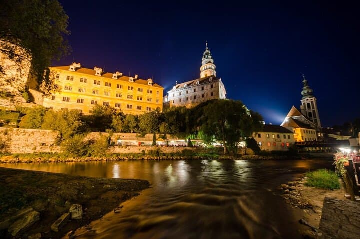 Private Cesky Krumlov to Vienna Transfer — Door-to-Door Minivan Service photo 3