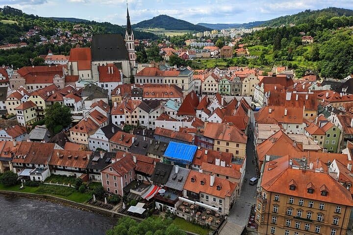Private Cesky Krumlov to Vienna Transfer — Door-to-Door Minivan Service photo 4