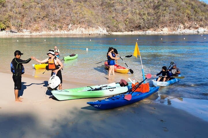 Huatulco Sunrise Sea Kayak — Dawn Paddling and Snorkel in Bahías de Huatulco photo 4