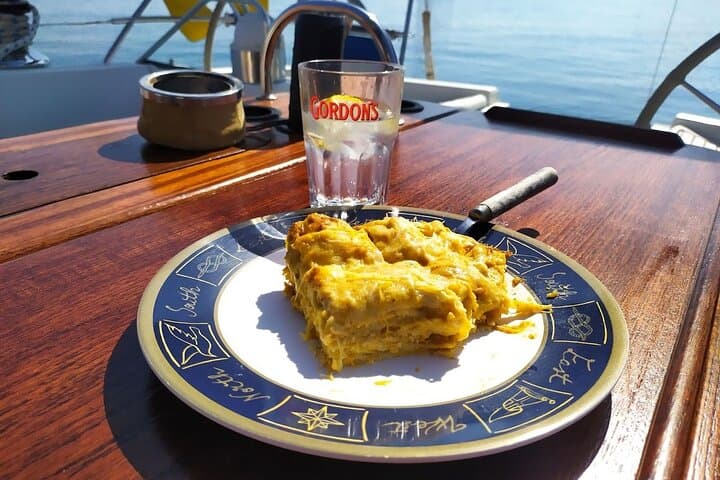 Full-Day Private Sailing in Malta & Gozo — Blue Lagoon Snorkel, SUP and Dolphin Watching photo 4