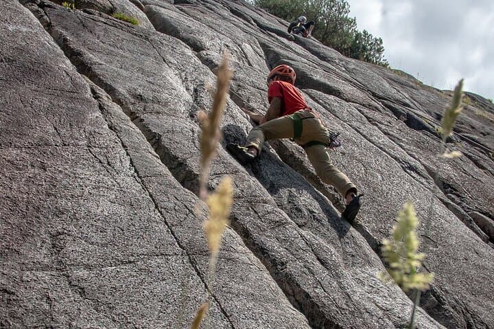 Private Squamish Rock Climbing: Guided Single-Pitch Routes on Granite Monoliths photo 6