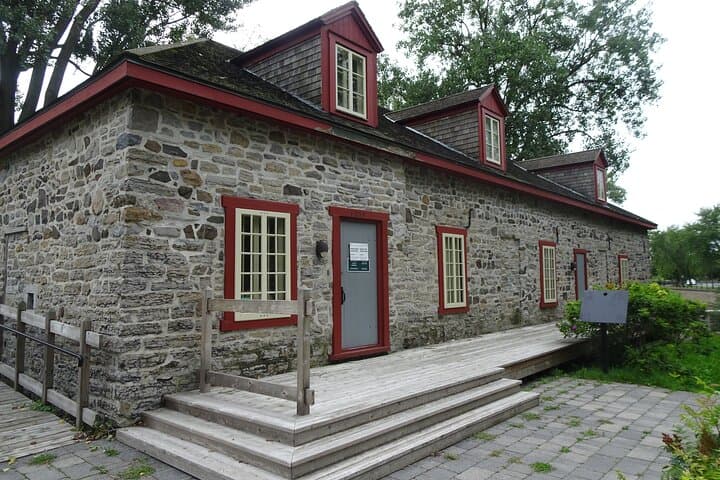 Lachine Self-Guided Walking Tour & Scavenger Hunt Along the Lachine Canal photo 4