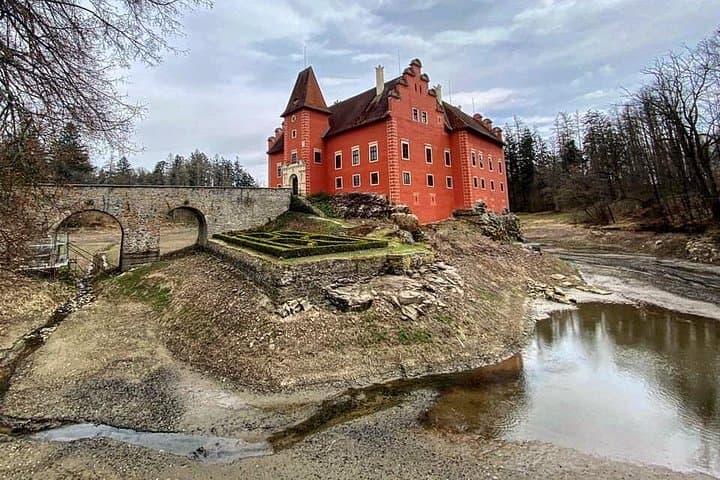 Private Day Tour: Hluboká nad Vltavou & Červená Lhota Castles from Prague
