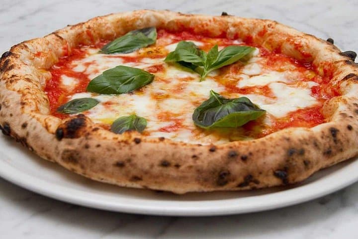 Naples Shopping & Pizza Private Escort Tour — 4–5 Hour Private City Experience photo 2