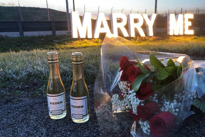 Private NYC Helicopter Proposal Tour with Champagne & Photographer photo 2