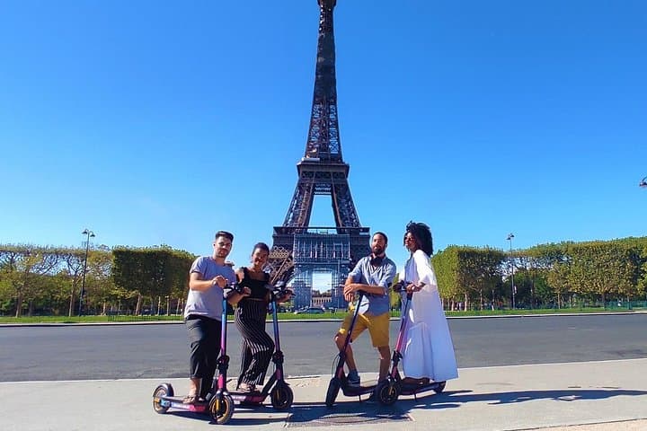 Full-Day Electric Scooter Rental in Paris — Self-Guided Audioguided City Tour photo 2
