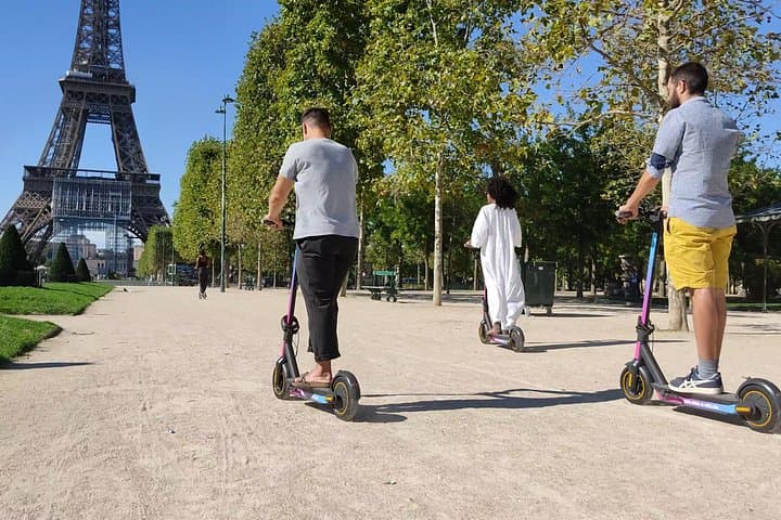 Full-Day Electric Scooter Rental in Paris — Self-Guided Audioguided City Tour photo 3