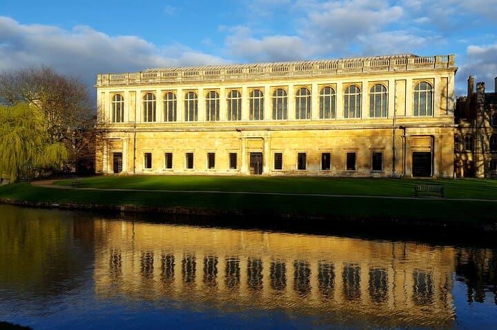 Punting the Backs: Guided Shared River Cam Tour in Cambridge photo 2