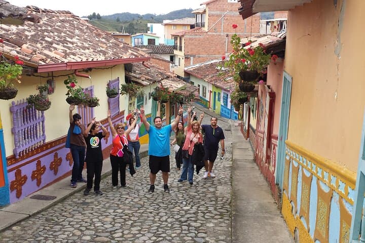 Climb La Piedra del Peñol and Explore Colourful Guatapé — Day Trip from Medellín photo 2