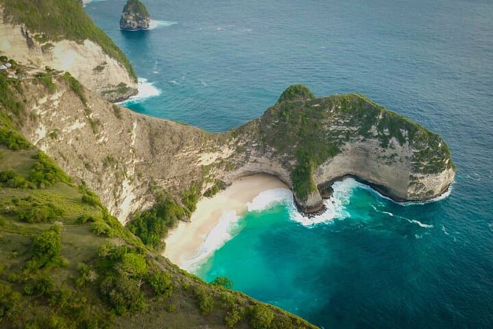 Full-Day Private Tour to Kelingking Beach & Broken Beach (Nusa Penida) photo 3