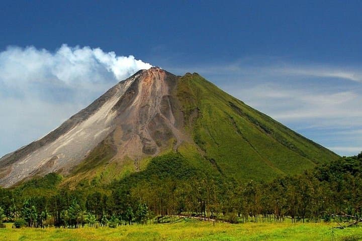 La Fortuna Waterfall & Arenal Volcano Hike — Natwell Full-Day Adventure photo 3