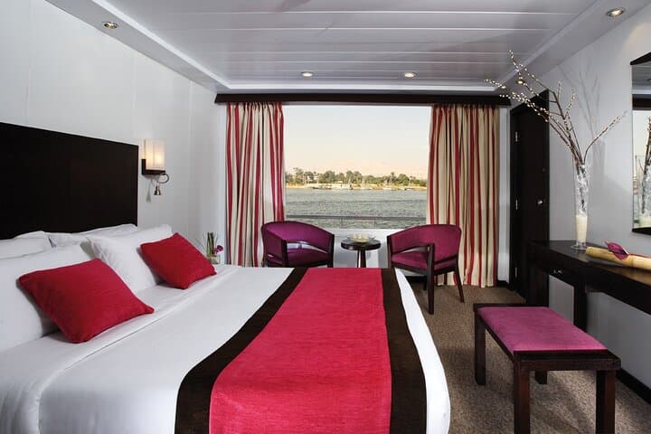 One Night Nile Cruise from Aswan to Luxor: Overnight River Experience