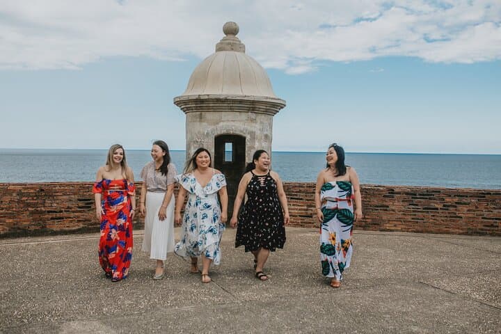 Private Vacation Photo Session in San Juan: Capture Iconic Moments with a Local Photographer