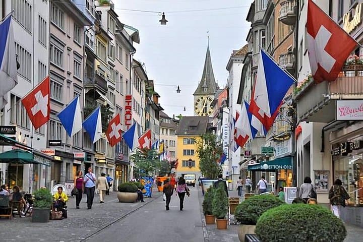 Zurich Small-Group Walking Tour with 90-Minute Lake Zurich Cruise photo 3