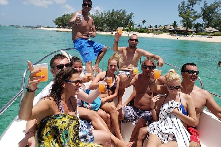 Half Day Snorkeling and Harbour Tour at Goodman's Bay, Bahamas