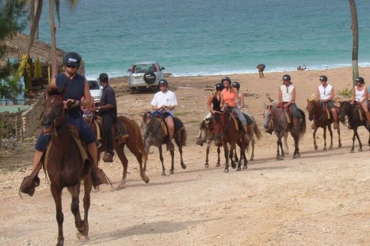 3-Hour Horseback Riding in Puerto Plata: Beach & Mountain Tour with Pickup