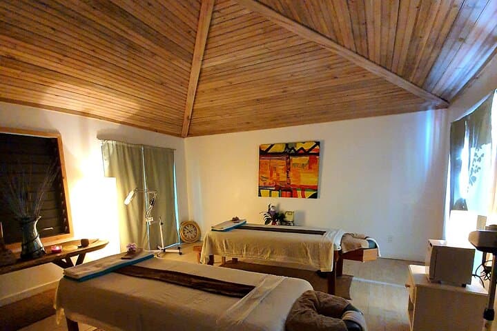 Seaview Spa Getaway on Roatán — Massage, Pool & Paddleboard Access photo 4
