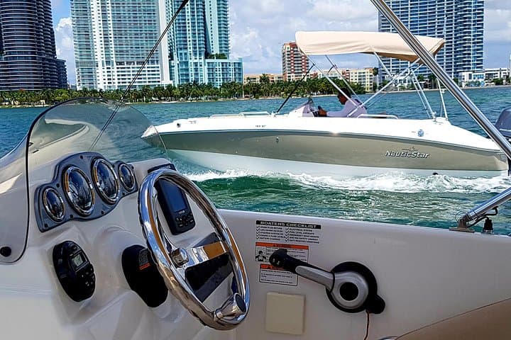 Miami Self-Drive Boat Rental on Biscayne Bay — Rent a 20ft Boat photo 5