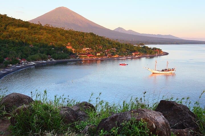 East Bali Discovery Tour by VW Safari — Tirta Gangga, Pura Kehen & Coastal Views