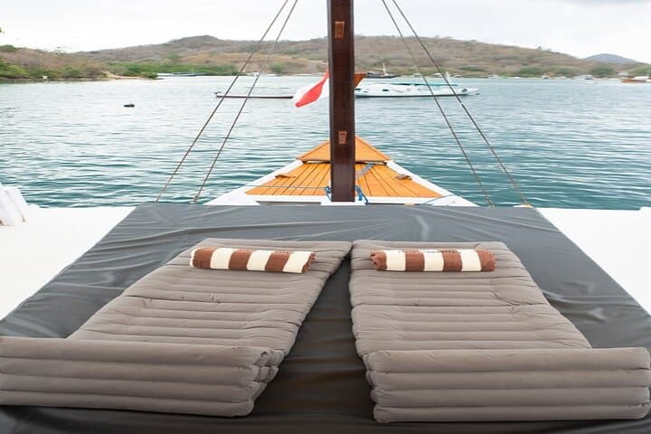 3-Day Komodo Private Phinisi Cruise: Padar Hike, Pink Beach & Manta Snorkel photo 2