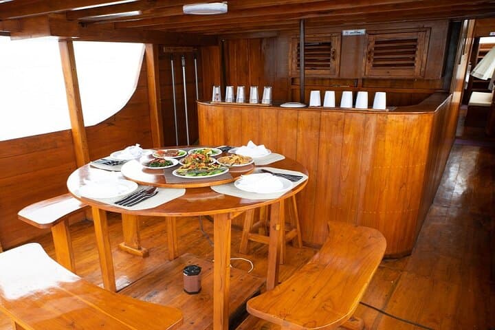 3-Day Komodo Private Phinisi Cruise: Padar Hike, Pink Beach & Manta Snorkel photo 5
