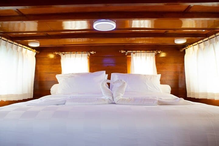 3-Day Komodo Private Phinisi Cruise: Padar Hike, Pink Beach & Manta Snorkel photo 6