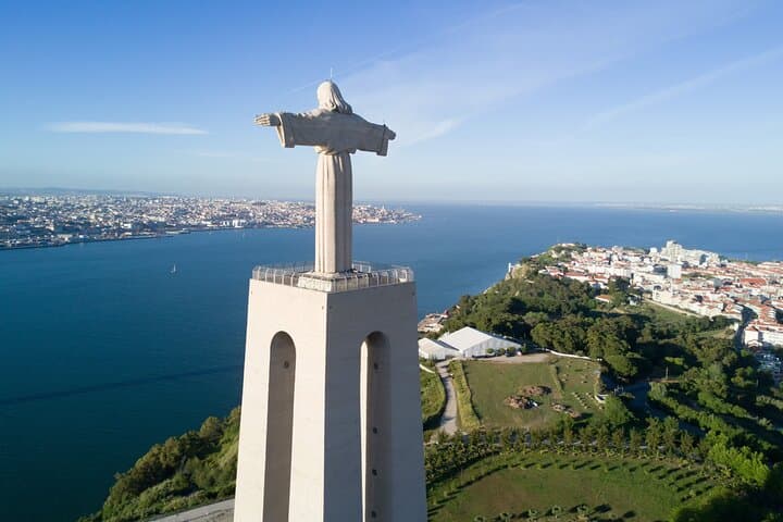 Arrábida & Sesimbra Private Tour: Cristo Rei, Cabo Espichel and Portinho photo 2