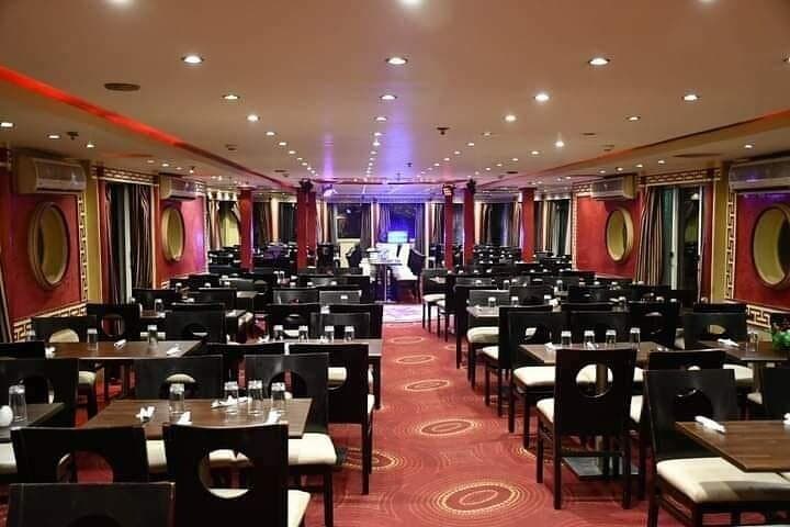 Cairo Nile Dinner Cruise with Belly Dance and Tanoura Show photo 2