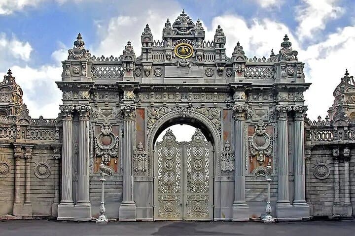 Private Bosphorus Cruise & Dolmabahce Palace: Luxury Day Tour in Istanbul photo 4