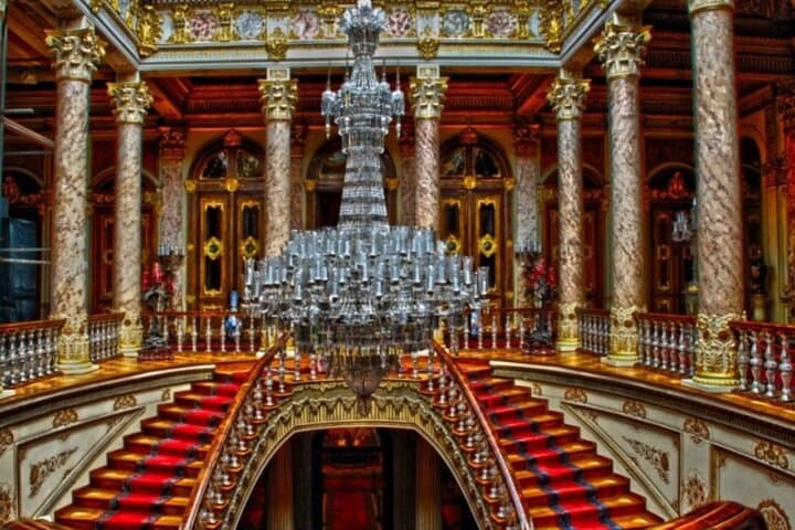 Private Bosphorus Cruise & Dolmabahce Palace: Luxury Day Tour in Istanbul