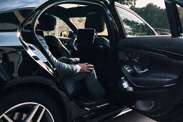Phoenix Sky Harbor Private Arrival Transfer — Business Car From PHX to Downtown photo 2