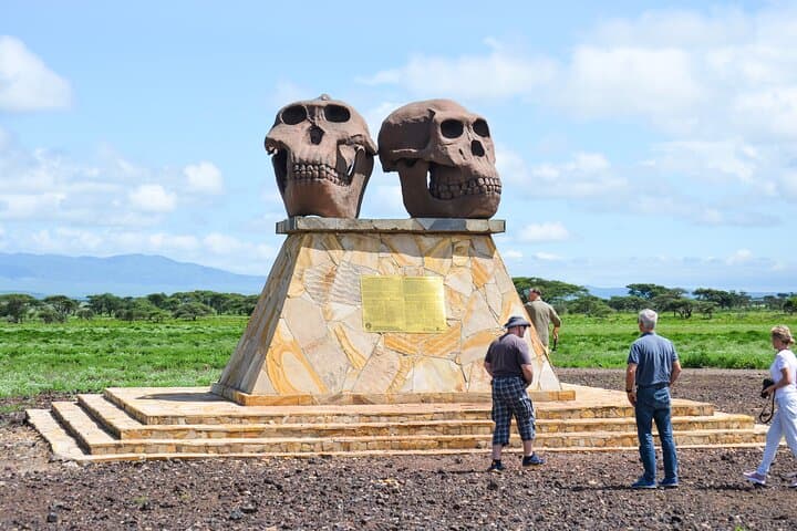 6-Day Safari: Serengeti, Tarangire, Ngorongoro & Lake Manyara Lodge and Camping Tour photo 2