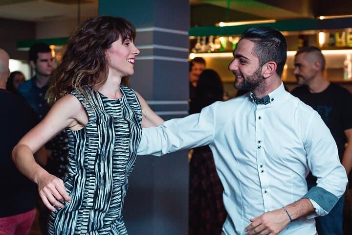 Learn Salsa in London: 90-Minute Social Dance Experience for All Levels photo 3