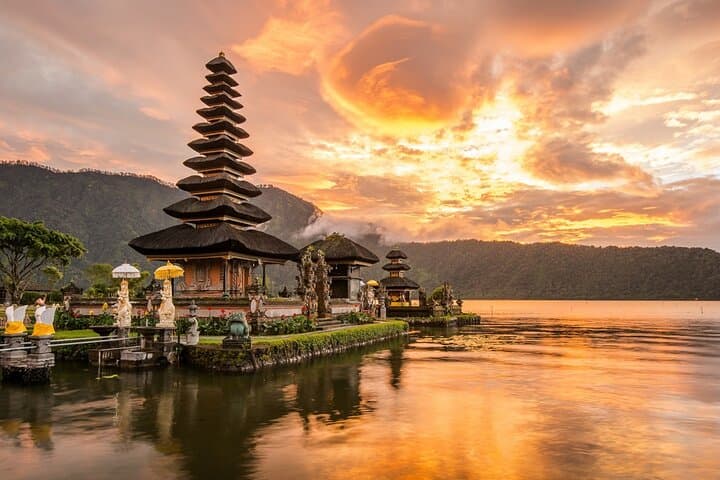 North Bali Full-Day: Lake Bratan, Lovina Black Sand & Banjar Hot Springs photo 1