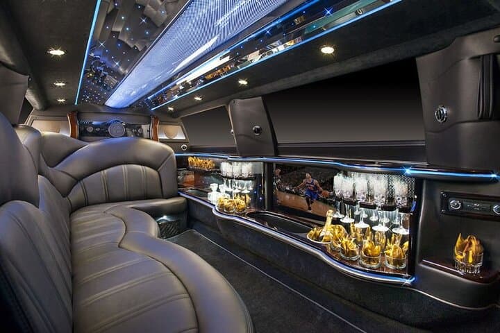 Luxury Private Limo Transfer From LAS to Las Vegas Hotels — Round-Trip photo 4