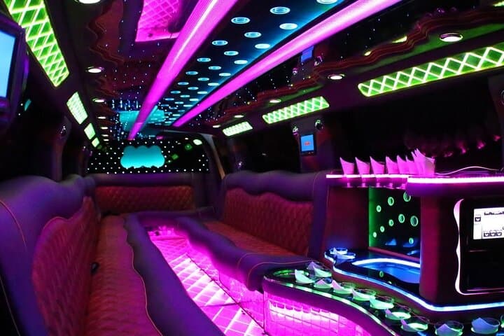 Luxury Private Limo Transfer From LAS to Las Vegas Hotels — Round-Trip photo 3