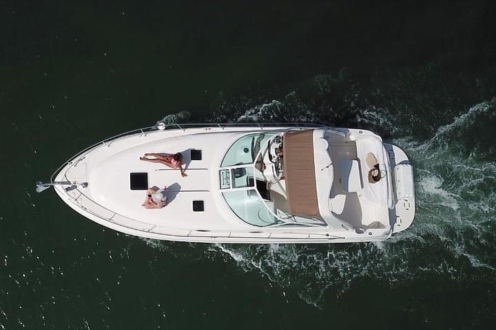 Private 2-Hour Luxury Yacht Cruise in Cancun Bay & Laguna Nichupté photo 1
