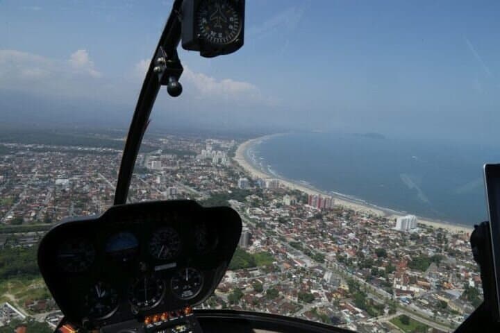 Private Helicopter Tour to Guarujá with Romantic Beachside Lunch