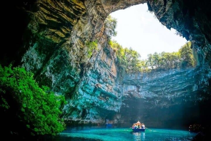 Phong Nha-Ke Bang 4-Day Private Tour: Caves, Hai Van Pass & Hue photo 1