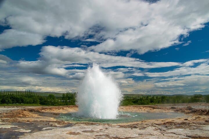 Golden Circle Private Full-Day Tour from Reykjavík: Geysir, Gullfoss & Þingvellir photo 5